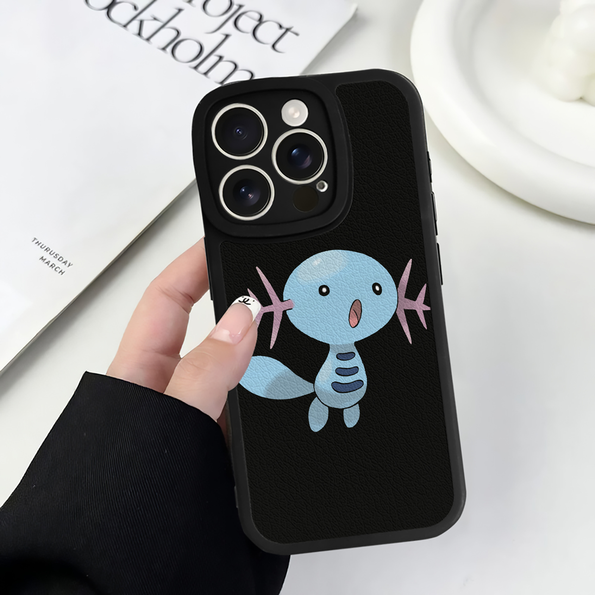 （画像用） ポケットモンスター Pokémon 【iPhone 16シリーズ対応】シリコンスマホケース（レザー調） 材質：シリコン